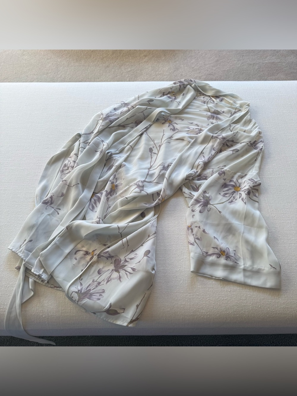OYSHO white floral print robe size small